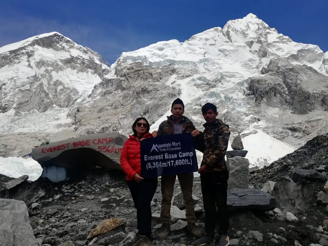 How long does it take to walk to Mt Everest Base Camp?